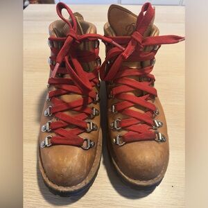 Danner Light Cascades. Size 8.